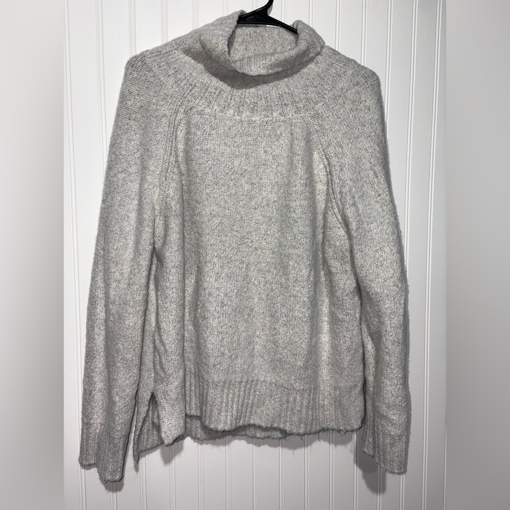Gilli Cozy Gray Women's Sweater| Size Medium - Picture 1 of 5